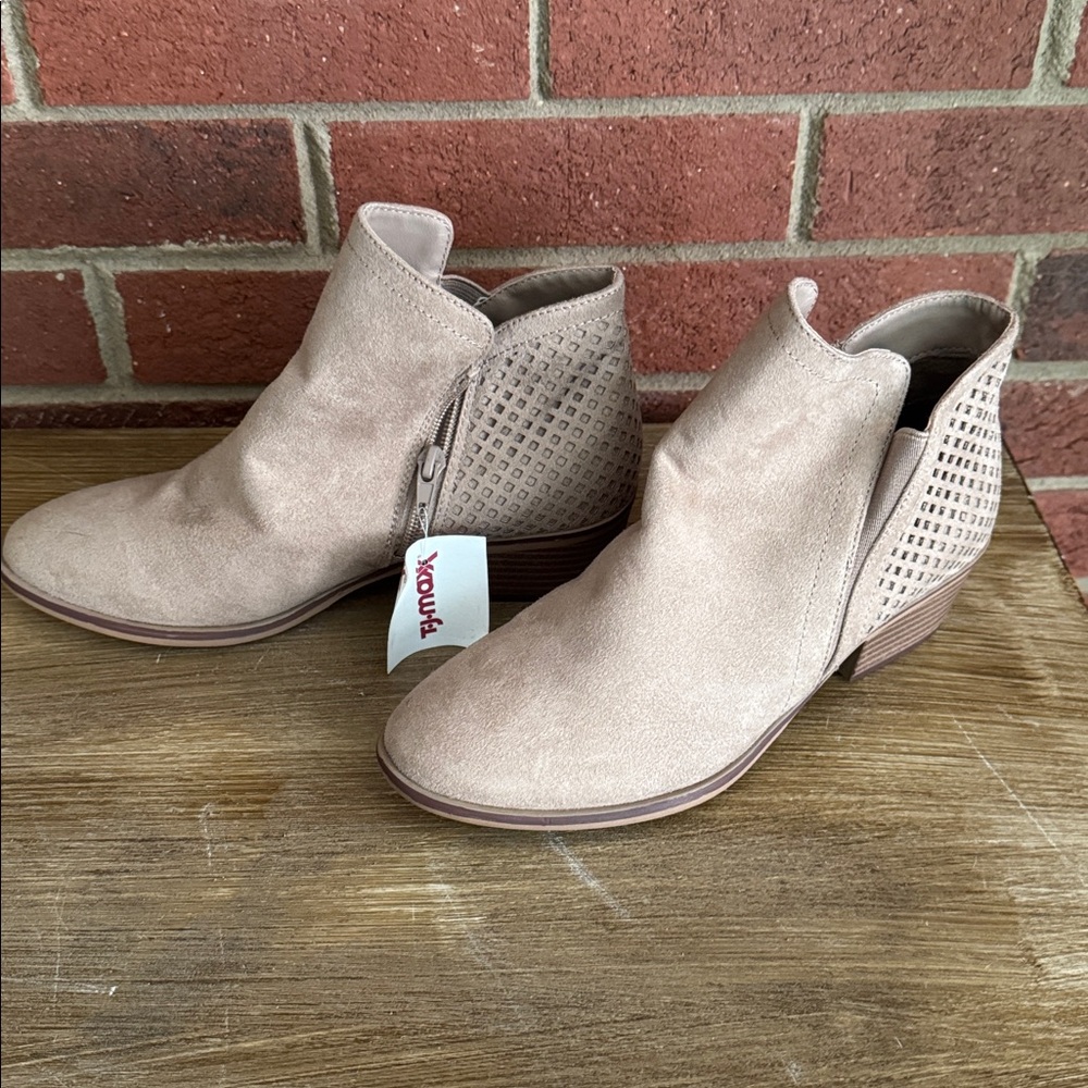 MIA - Picture 3 of 7